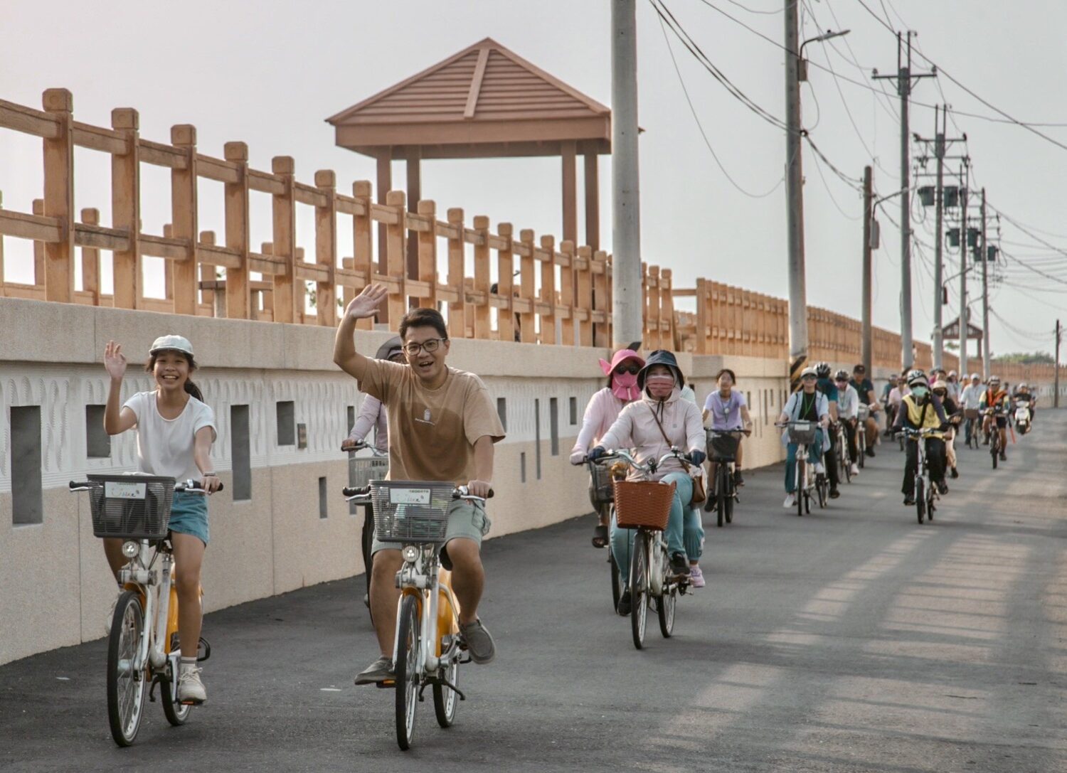 高雄乘風而騎 體驗林園濕地生態與清水巖奇岩地景之美