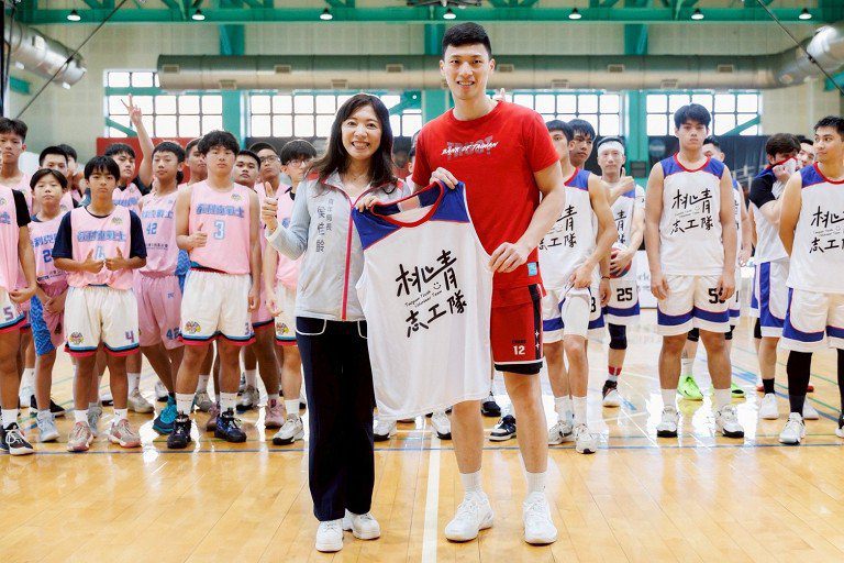 桃青年局攜手世界展望會推動體育志工服務　「籃海計畫」陪伴弱勢青少年