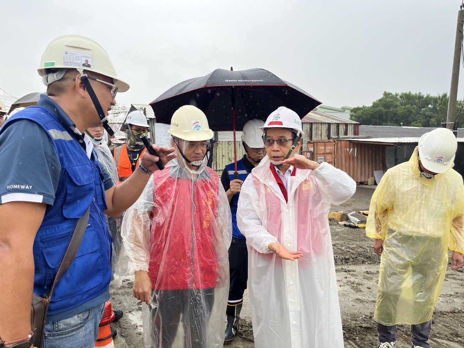 林欽榮副市長午後再赴仁武區八涳橋視察改建工程防汛應變 林欽榮副市長午後再赴仁武區八涳橋視察改建工程防汛應變