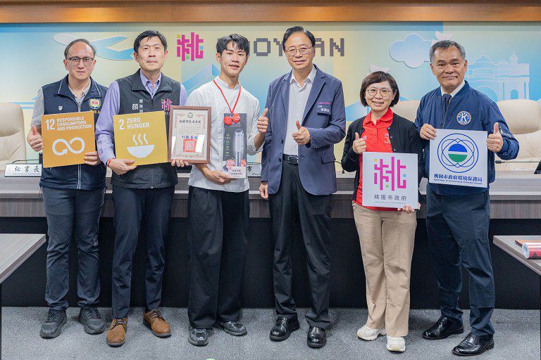 桃園學子榮獲環境部「首惜廚師」全國第2名 張善政肯定:以行動展現惜食精神 桃園學子榮獲環境部「首惜廚師」全國第2名 張善政肯定:以行動展現惜食精神