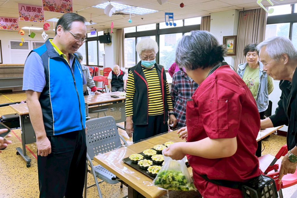 八德榮家第5期烘焙教室共享登場　住民長輩靈活巧手烘出幸福滋味