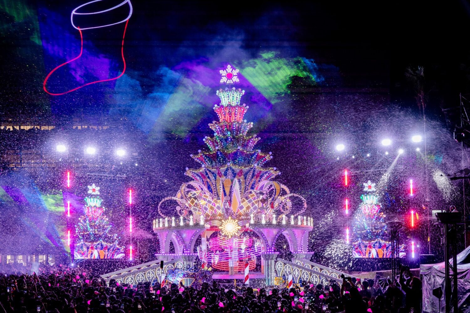 夢時代「愛.Sharing」十週年!威尼斯水都風情13米聖誕樹浪漫登場 夢時代「愛.Sharing」十週年!威尼斯水都風情13米聖誕樹浪漫登場