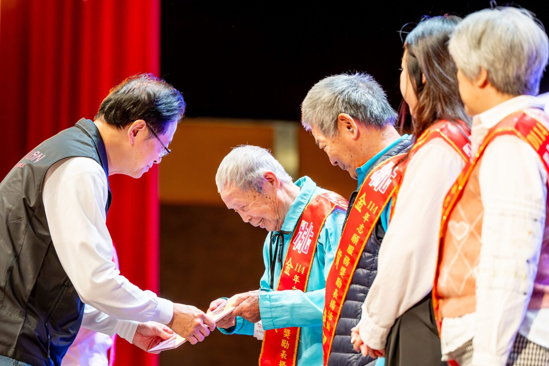 桃園表揚114年績優志工 志願服務成城市永續發展關鍵動能 桃園表揚114年績優志工 志願服務成城市永續發展關鍵動能