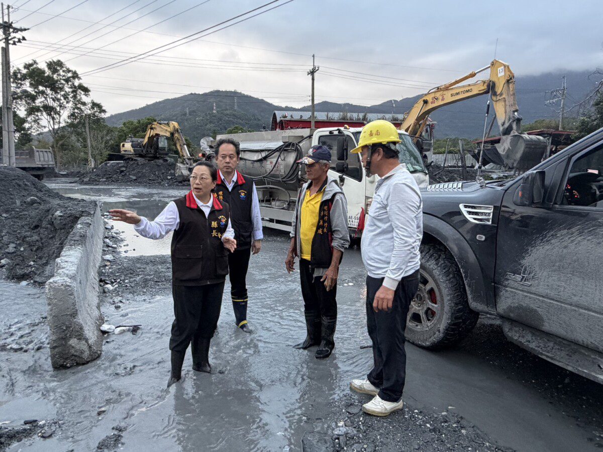 花蓮環保局動員重兵!萬榮明利部落單日清淤 2,000 噸 家園復原加速啟動 花蓮環保局動員重兵!萬榮明利部落單日清淤 2,000 噸 家園復原加速啟動