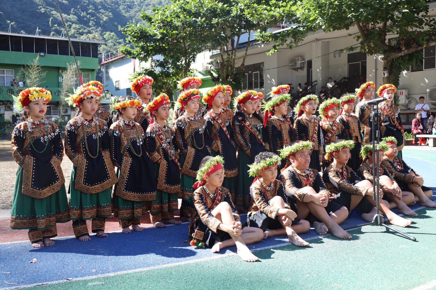 多納黑米祭茂林區盛大登場 祭典線上看首度啟動 青年會領聖火開道 族人齊聚慶豐收 多納黑米祭茂林區盛大登場 祭典線上看首度啟動 青年會領聖火開道 族人齊聚慶豐收