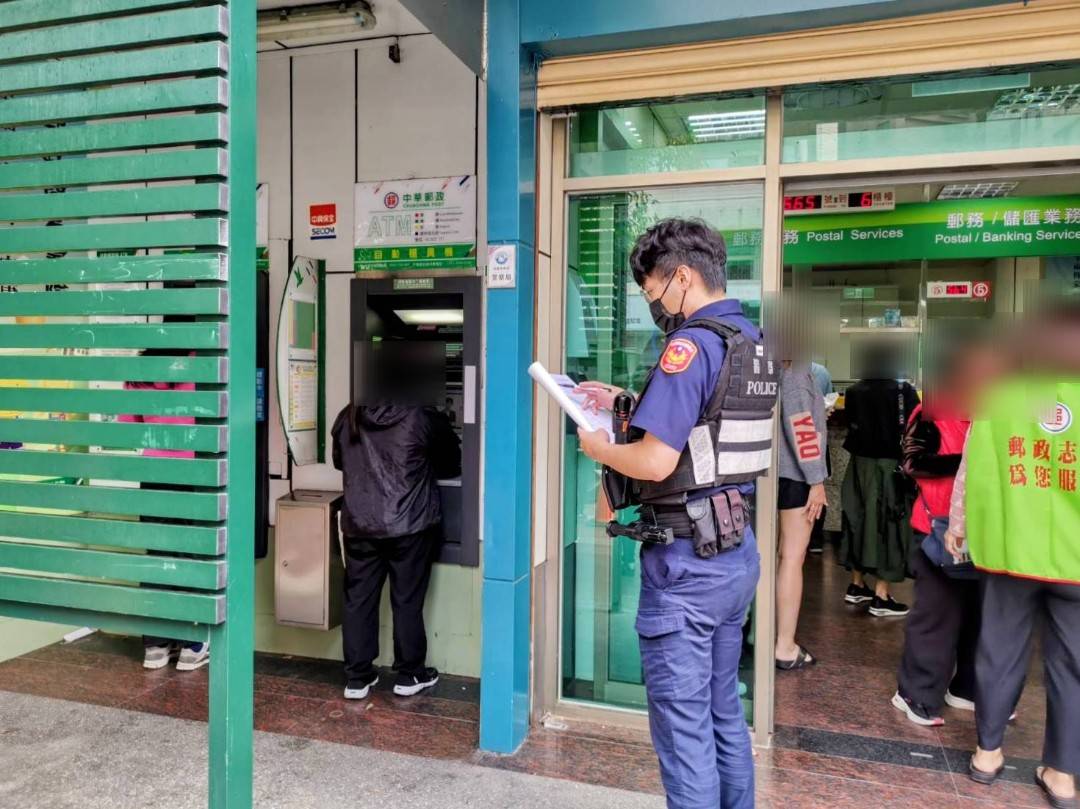 ATM領普發1萬今上路 蘆竹警加強巡守維護治安 ATM領普發1萬今上路 蘆竹警加強巡守維護治安