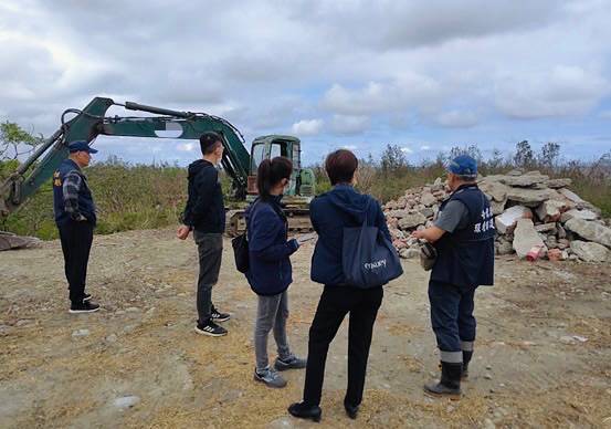 非法傾倒棄置、掩埋廢棄物 臺東縣政府強力移送法辦 守護環境不退讓 非法傾倒棄置、掩埋廢棄物 臺東縣政府強力移送法辦 守護環境不退讓