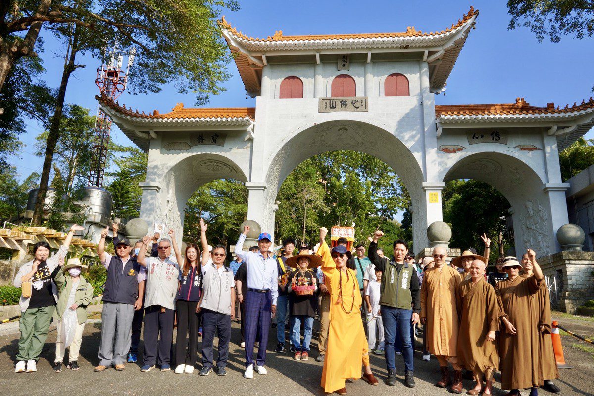 楠西親子健走熱鬧登場 媽祖佛祖同場護佑推反詐教育 楠西親子健走熱鬧登場 媽祖佛祖同場護佑推反詐教育