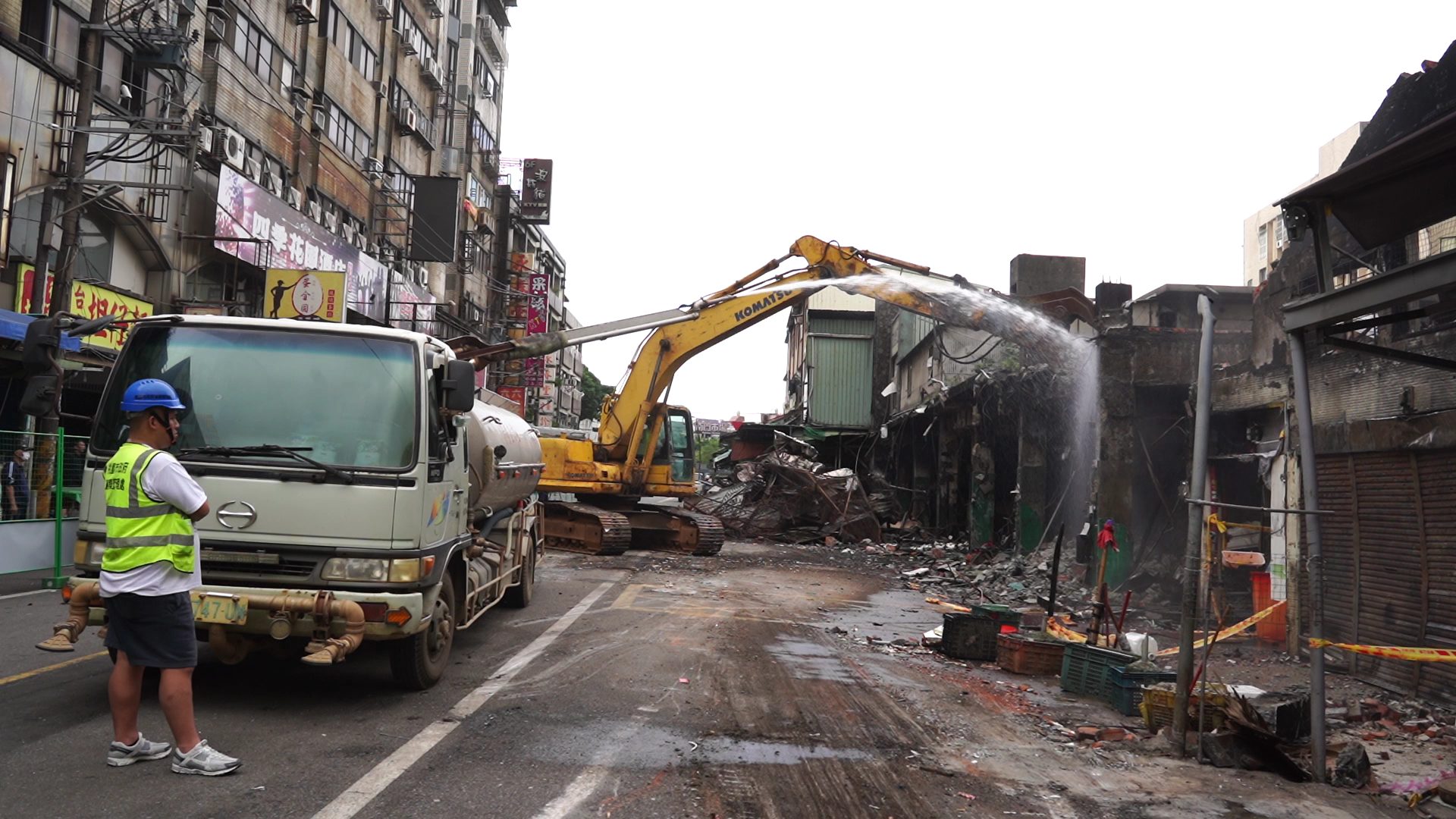 桃園南門市場啟動災損區域拆除工程 預計明年1月初原地重建完成 桃園南門市場啟動災損區域拆除工程 預計明年1月初原地重建完成