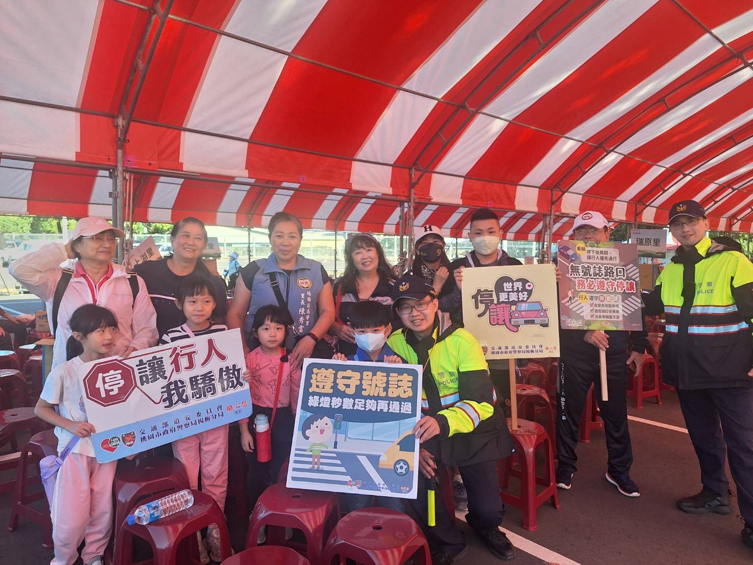 楊梅警前進地方活動 把握機會教民眾守護荷包 楊梅警前進地方活動 把握機會教民眾守護荷包