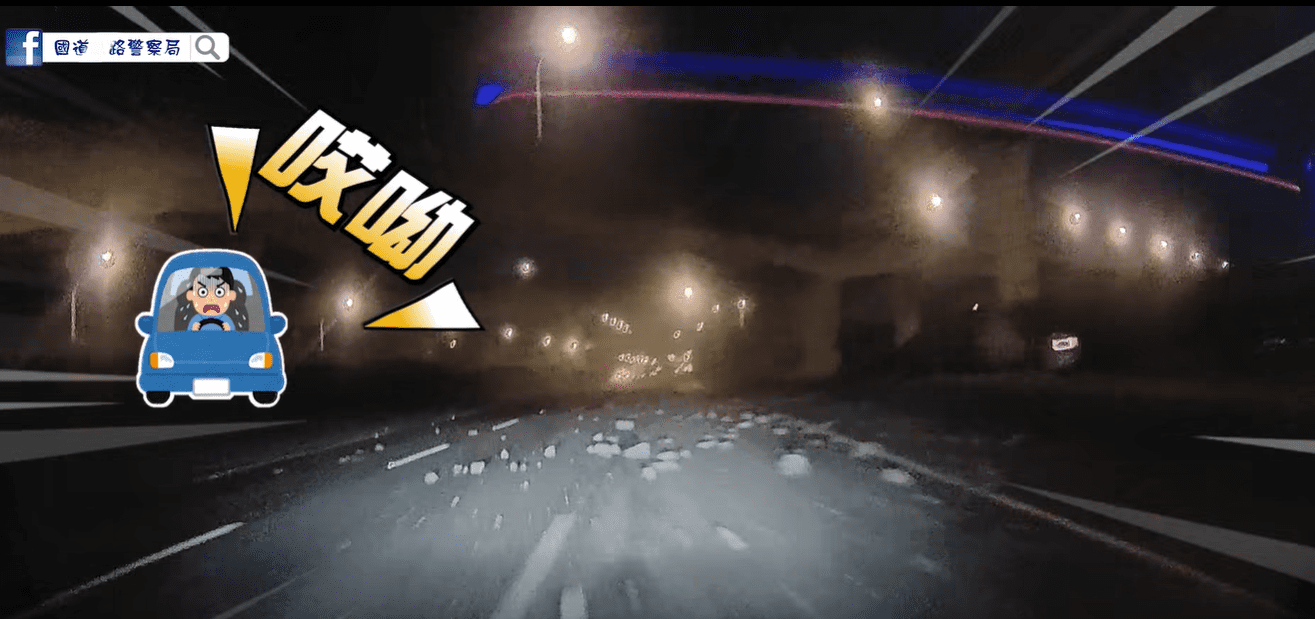 國1桃園路段砂石掉滿地 14車慘遭波及 國1桃園路段砂石掉滿地 14車慘遭波及