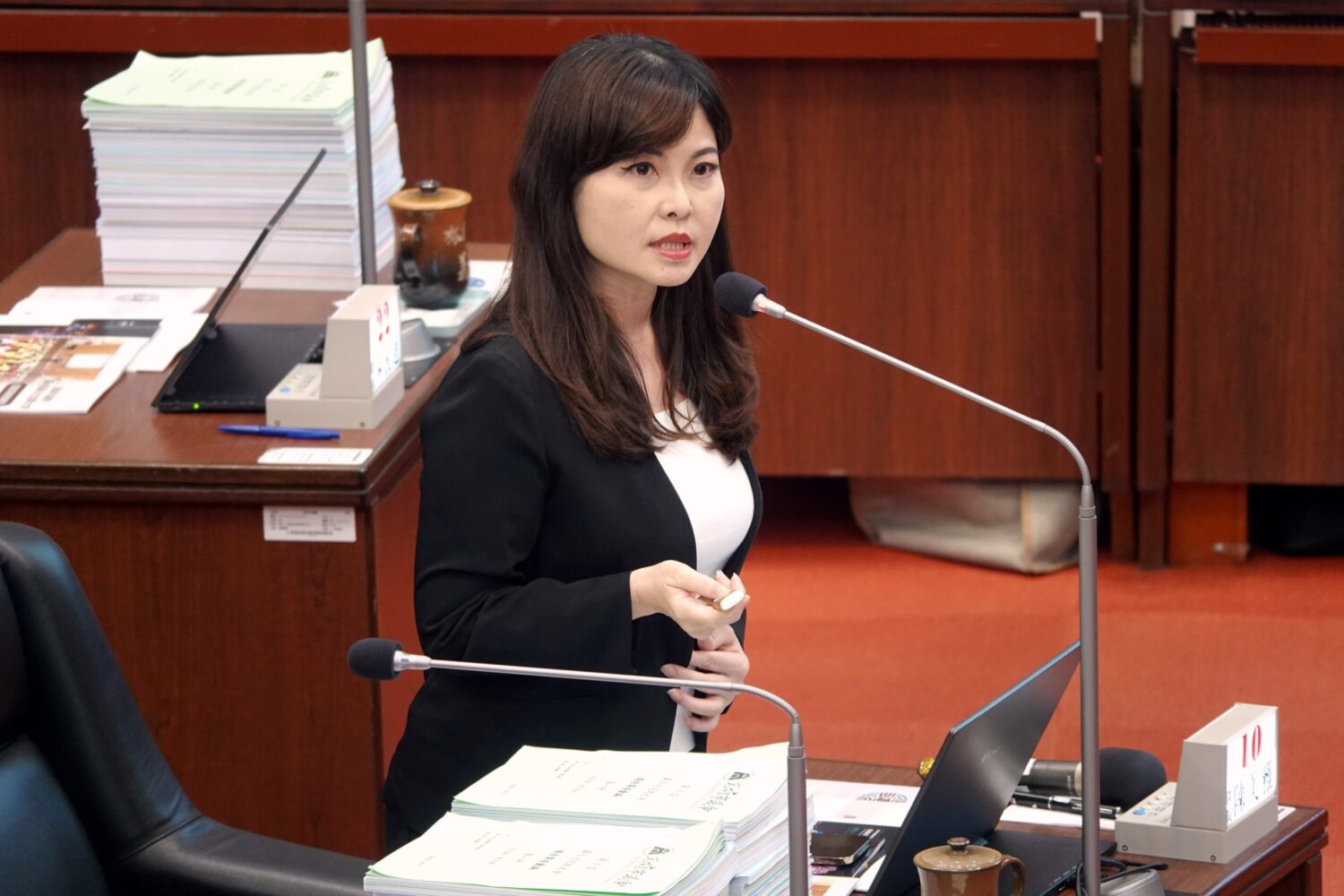 月世界也出現現垃圾山 陳美雅痛批:政府怠惰失職,放任自然寶地被毀! 月世界也出現現垃圾山 陳美雅痛批:政府怠惰失職,放任自然寶地被毀!