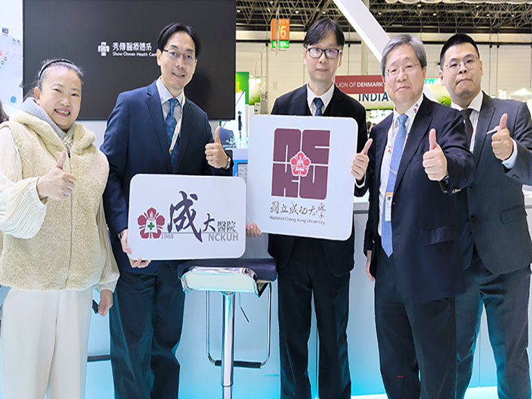 成醫參展德國MEDICA2025盛會 智慧科技詮釋安寧照護新典範 成醫參展德國MEDICA2025盛會 智慧科技詮釋安寧照護新典範