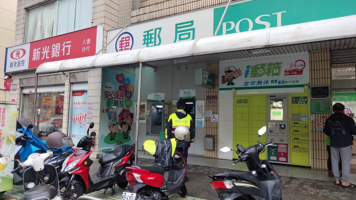 普發現金萬元 八德警加強機融機構安全維護 普發現金萬元 八德警加強機融機構安全維護