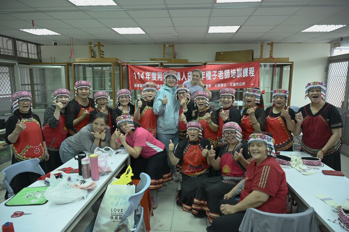 花蓮市啦啦爸志工隊手作頭飾研習登場 服務更具朝氣 花蓮市啦啦爸志工隊手作頭飾研習登場 服務更具朝氣