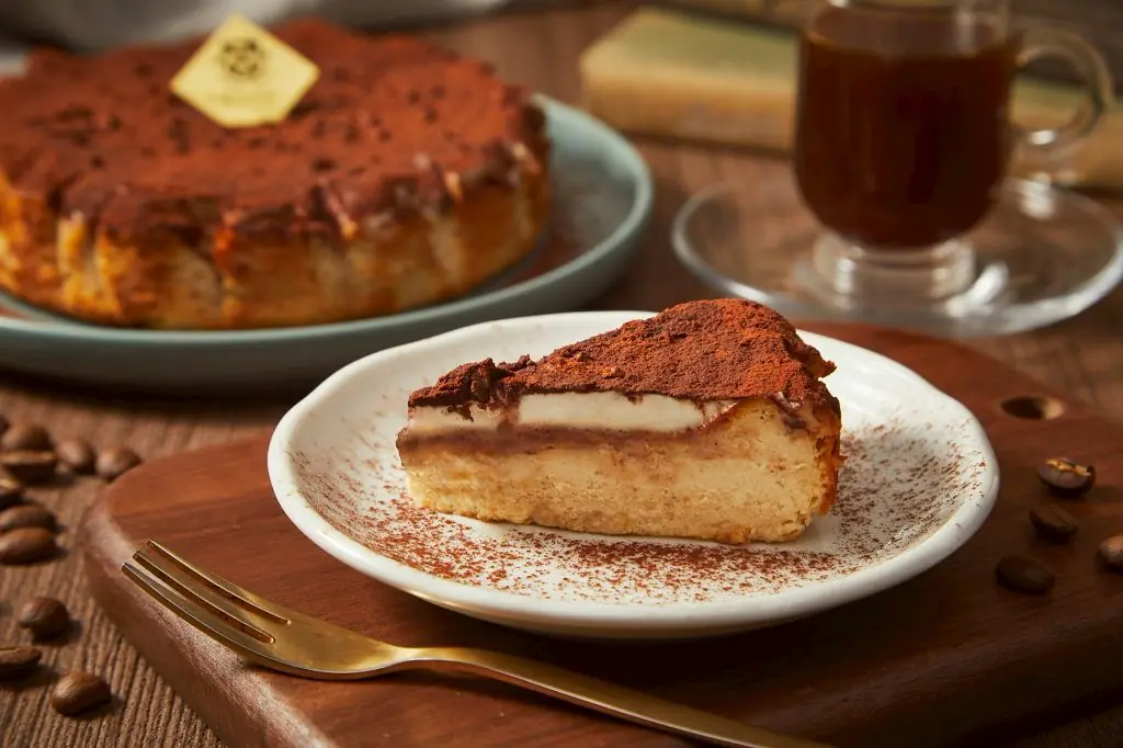 咖啡迷必收義式瑪奇朵 × 巴斯克 起士公爵打造秋冬最迷人義式瑪奇朵熟成巴斯克