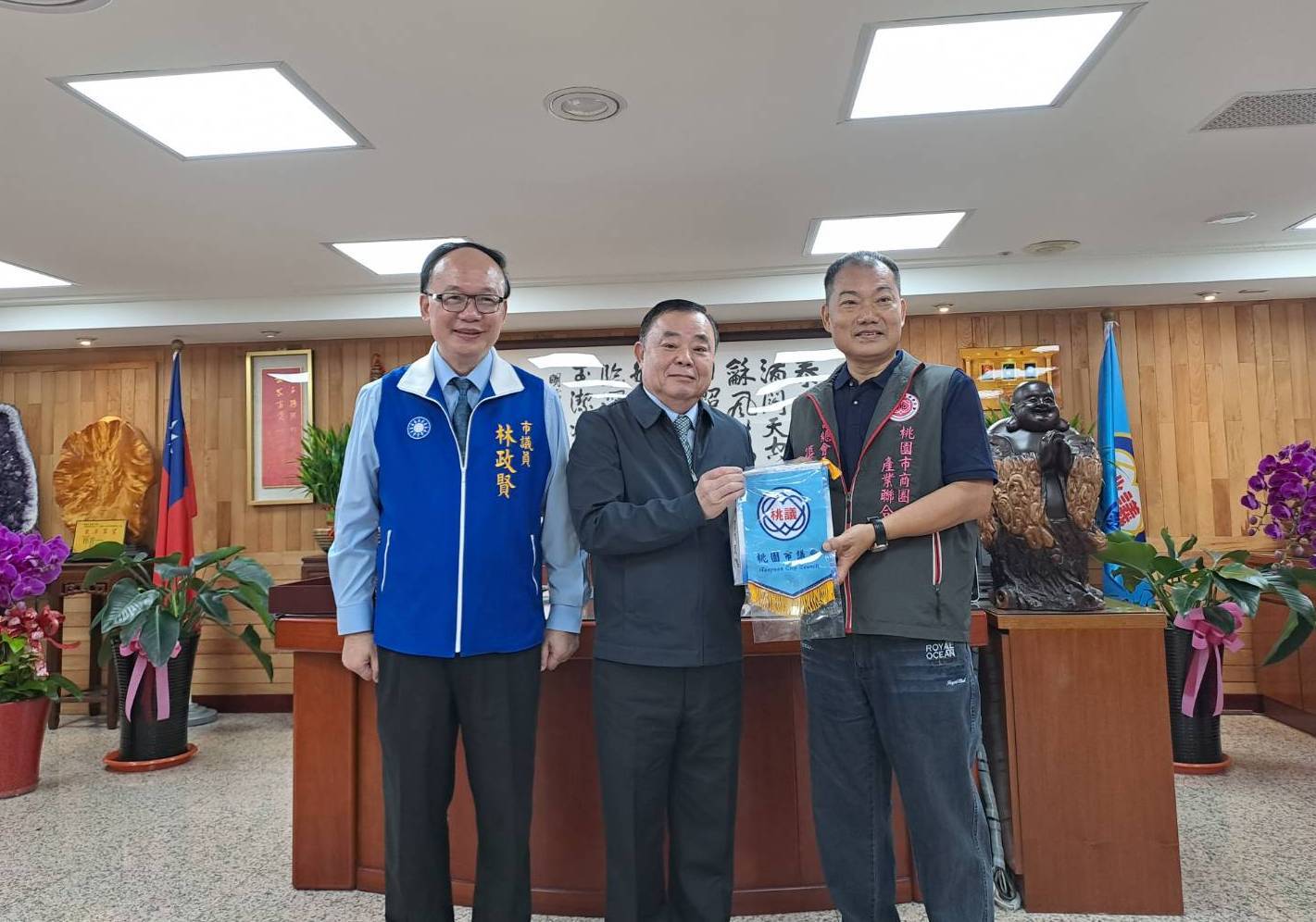 林政賢攜手商圈拜會邱奕勝 盼結合特色產業帶動地方經濟