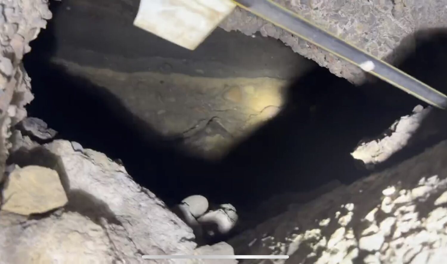 高雄市博愛一路北上近龍德路口透地雷達檢測出孔洞  19日起緊急搶修