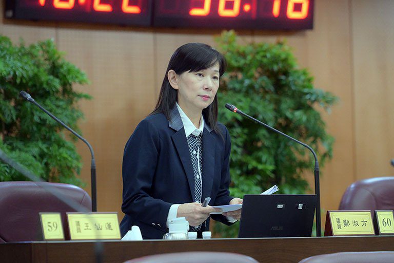 鐵道文化再造帶動城鎮振興　鄭淑方議員促設長照處並引入桃小巴