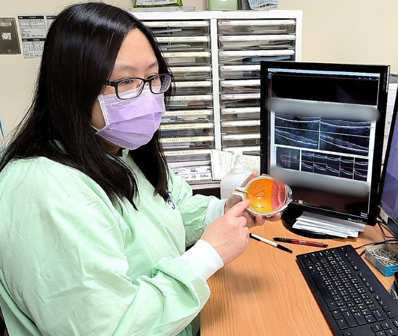 視力模糊、線條變形？　醫：小心黃斑部皺褶損害視覺