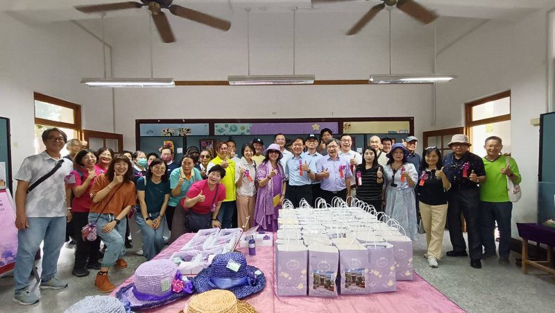 漾新聞|紫色精靈回到童年教室　旗津國小128年校慶掀藝術風潮