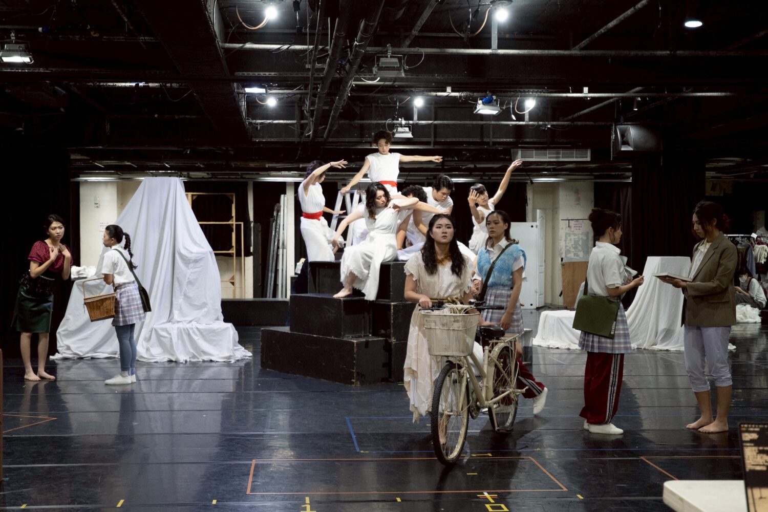 中山大學《蝶變纏身》首創綠色劇場實踐 永續思維回應生命倫理 中山大學《蝶變纏身》首創綠色劇場實踐 永續思維回應生命倫理