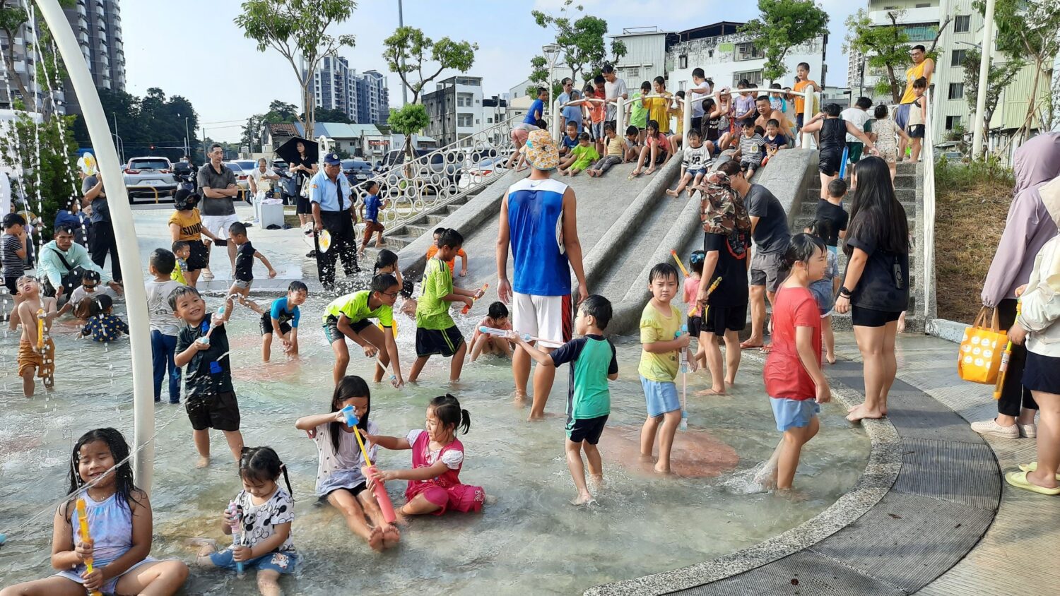 高雄享平公園戲水區完工　綠意＋樂水打造親子天堂