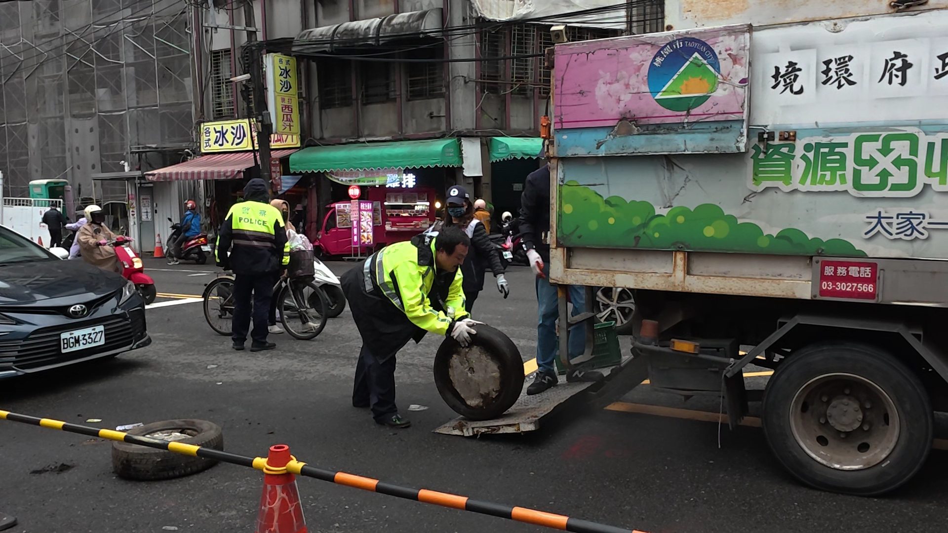 南門市場周邊加強清除占道物與違停 市府籲民眾配合交通管制
