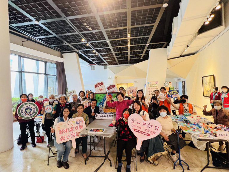 用藝術療癒心靈、以共融傳遞愛　讓長輩在美術館畫出幸福人生