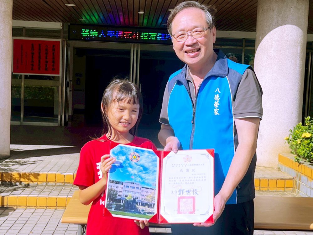 長幼共融、和樂融融 銘傳梅花社校友攜手八德榮家長輩益智闖關趣! 長幼共融、和樂融融 銘傳梅花社校友攜手八德榮家長輩益智闖關趣!