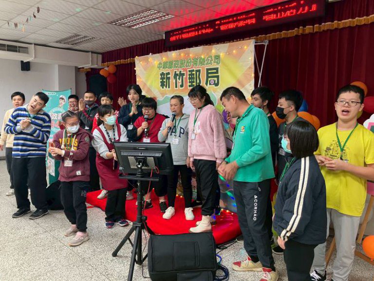 樂齡歌聲展活力　新竹郵局打造高齡與身障友善金融服務