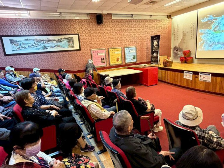 新竹榮家帶長輩冬季漫遊南投　賞湖光山色品酒香　