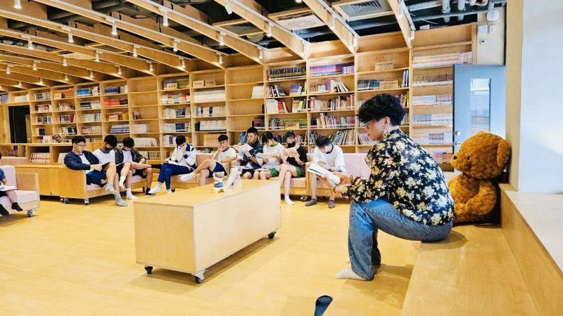 漾新聞|鼓山高中晨讀風潮大爆發 校長陪讀兩年1432人次湧入圖書館 漾新聞|鼓山高中晨讀風潮大爆發 校長陪讀兩年1432人次湧入圖書館