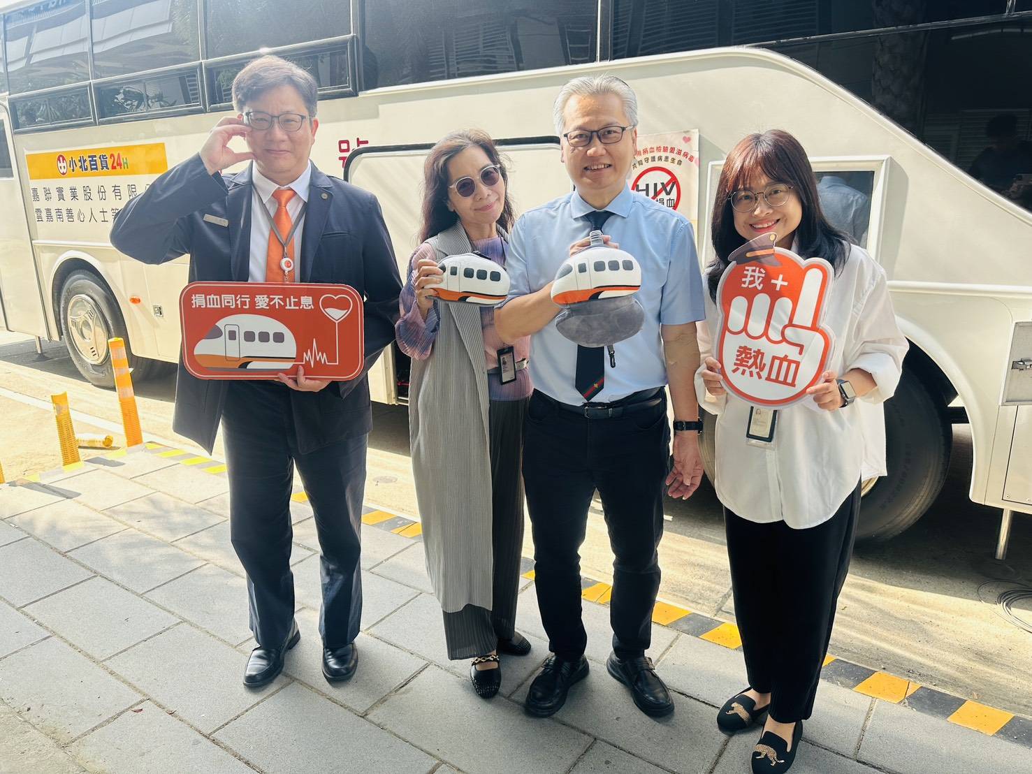 台灣高鐵台南站「寒冬送暖 捐血傳愛」 員工旅客挽袖響應