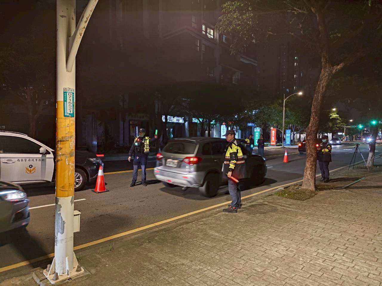 桃園騎士滑手機、行車不穩遭警方盤查 毒品唾液快篩呈陽性 桃園騎士滑手機、行車不穩遭警方盤查 毒品唾液快篩呈陽性