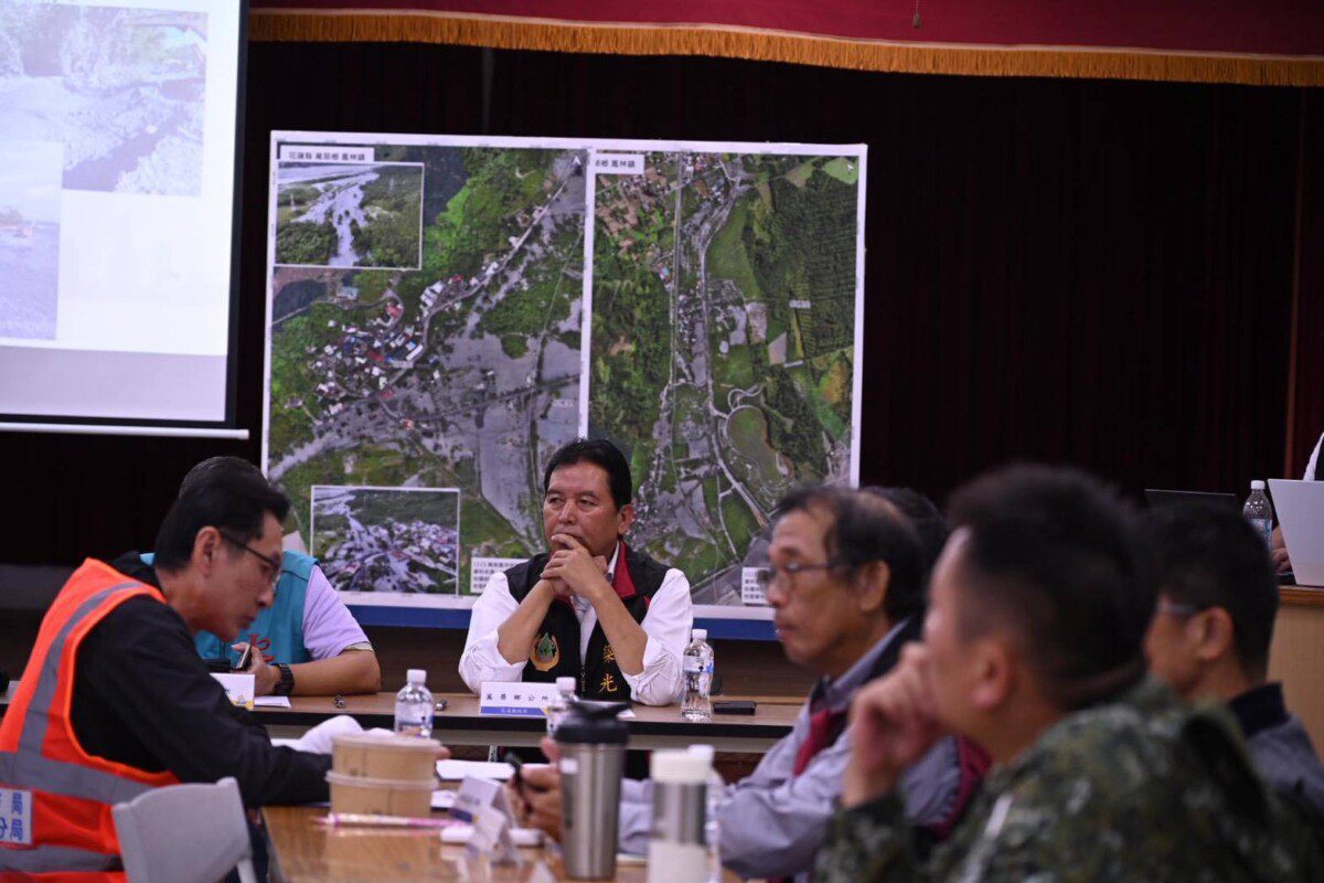 縣府召開鳳凰颱風第八次災後復原會議跨單位協作加速災後復原 力拼11/25完成清淤目標 縣府召開鳳凰颱風第八次災後復原會議跨單位協作加速災後復原 力拼11/25完成清淤目標