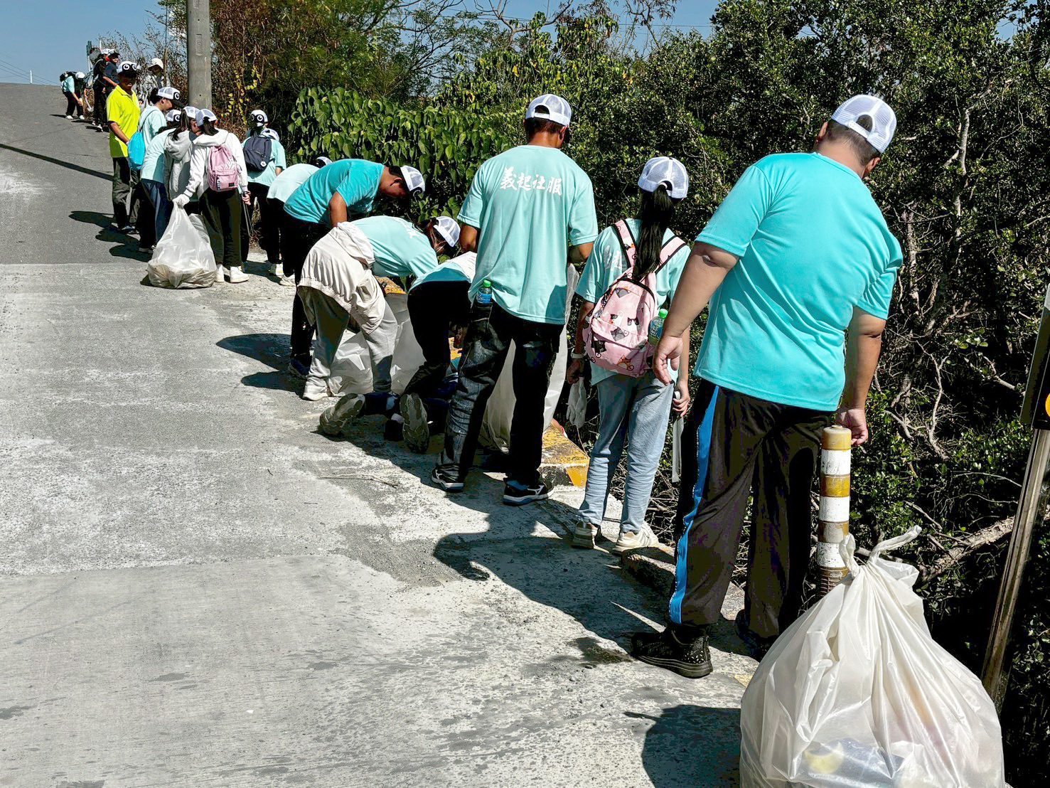 義竹國中攜手海巡署淨灘護濕地　為黑面琵鷺營造乾淨家園