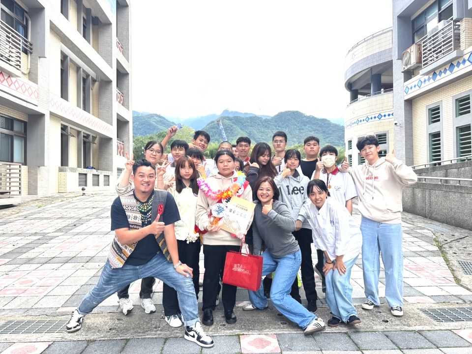 全國高中家事類技藝競賽 羅浮高中范窈瑄奪中餐烹飪組金手獎冠軍 全國高中家事類技藝競賽 羅浮高中范窈瑄奪中餐烹飪組金手獎冠軍