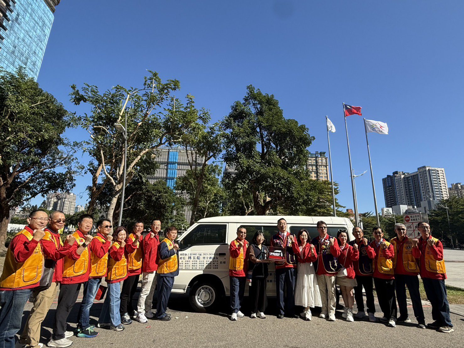國際獅子會300C-1區「希望有愛.幸福飛揚」愛心園遊會 溫暖捐贈復康巴士、消防警備車 國際獅子會300C-1區「希望有愛.幸福飛揚」愛心園遊會 溫暖捐贈復康巴士、消防警備車