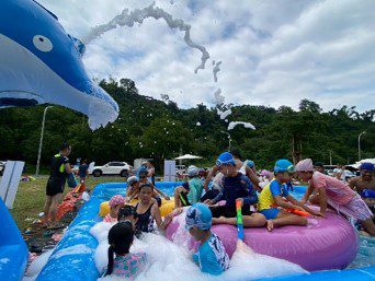 嗨翻山谷水樂園！原民會辦中秋烤肉趴剝柚子拚獎金 免費泡湯玩水接駁遊部落