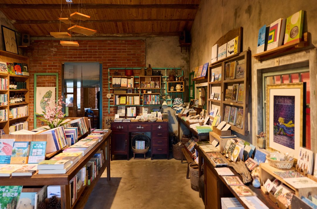 客家幣用了沒?卓揆推薦龍潭「晴耕雨讀小書院」 感受客庄人情與書香 客家幣用了沒?卓揆推薦龍潭「晴耕雨讀小書院」 感受客庄人情與書香