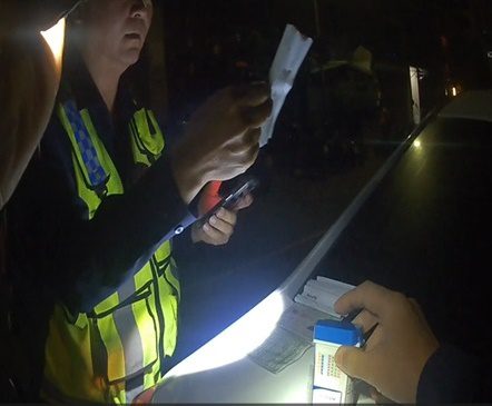 車輛違停被保大員警攔下 經唾液快篩赫然是起毒駕 車輛違停被保大員警攔下 經唾液快篩赫然是起毒駕
