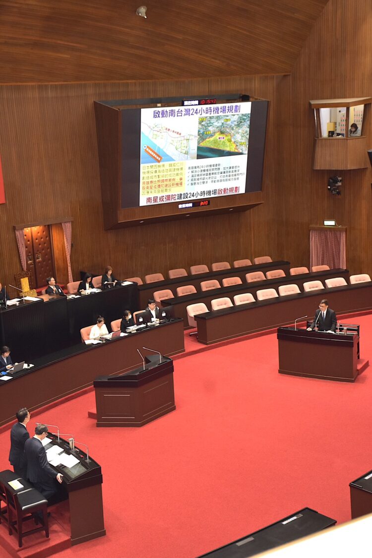 興建南台灣24小時起降「海上新機場」關鍵突破!賴瑞隆:行政院年底前啟動選址規劃 興建南台灣24小時起降「海上新機場」關鍵突破!賴瑞隆:行政院年底前啟動選址規劃