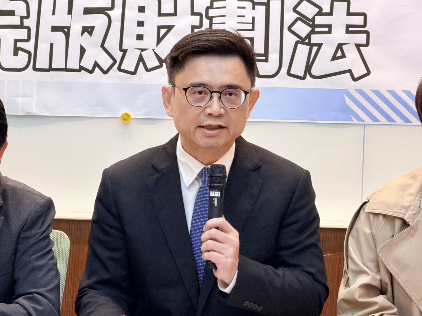 藍白封殺院版財劃法！賴瑞隆號召8立委點名高南屏三位藍營參選人：速審院版財劃法 還南部公平正義