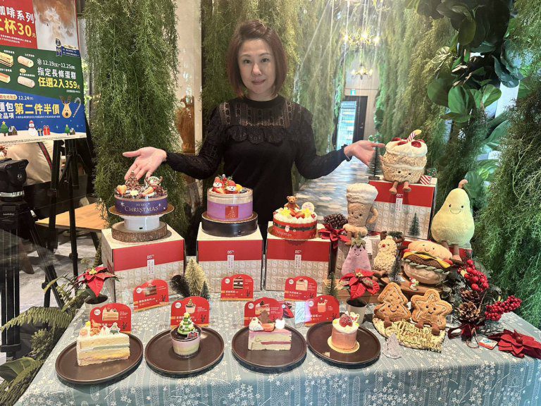 85℃聖誕七款蛋糕夢幻登場！　狂歡平安夜大杯咖啡、全品項麵包都有折扣喔～