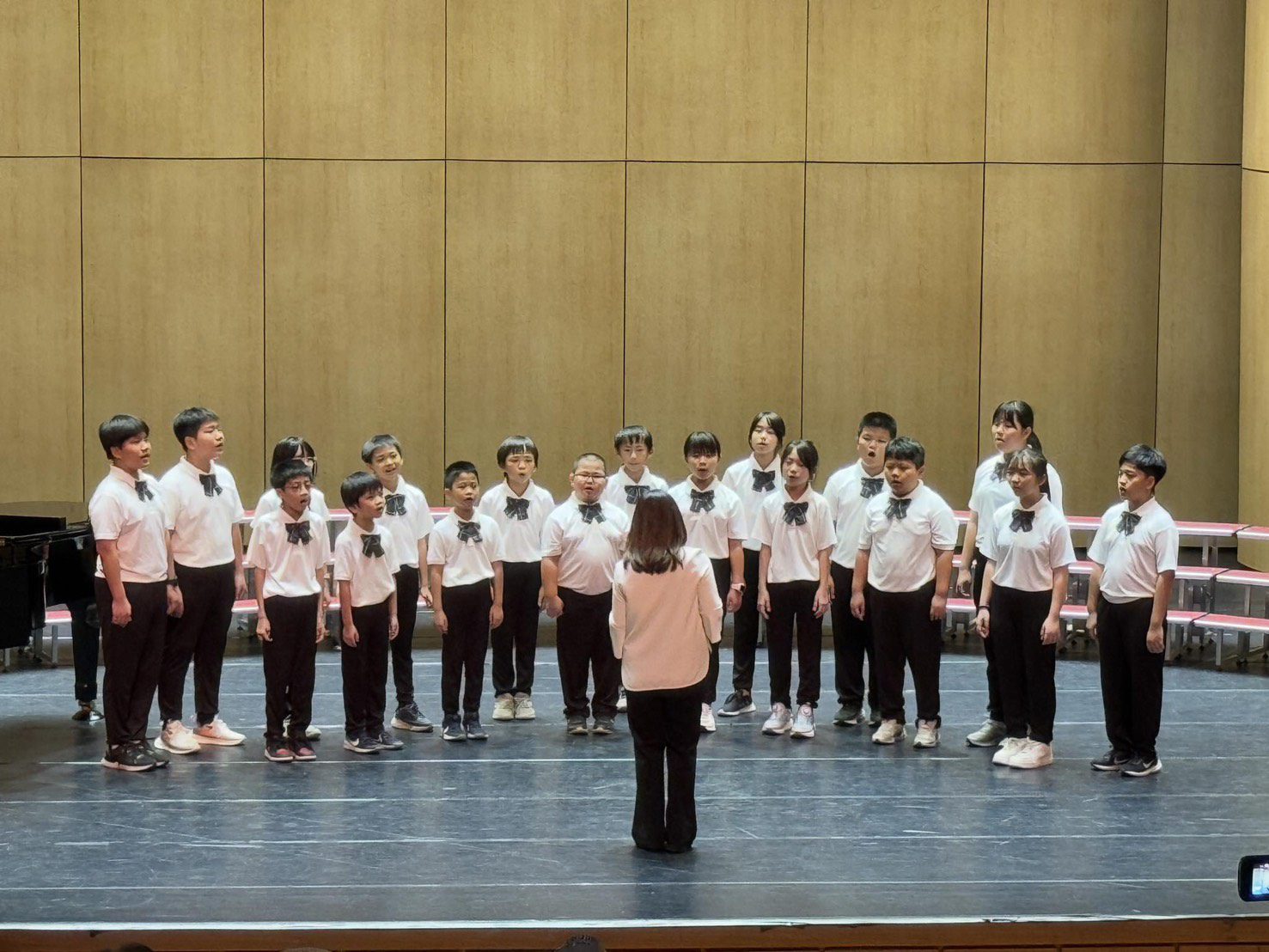 偏鄉小學大奇蹟!新屋笨港國小18童挑戰鄉土歌謠比賽勇奪3冠 偏鄉小學大奇蹟!新屋笨港國小18童挑戰鄉土歌謠比賽勇奪3冠