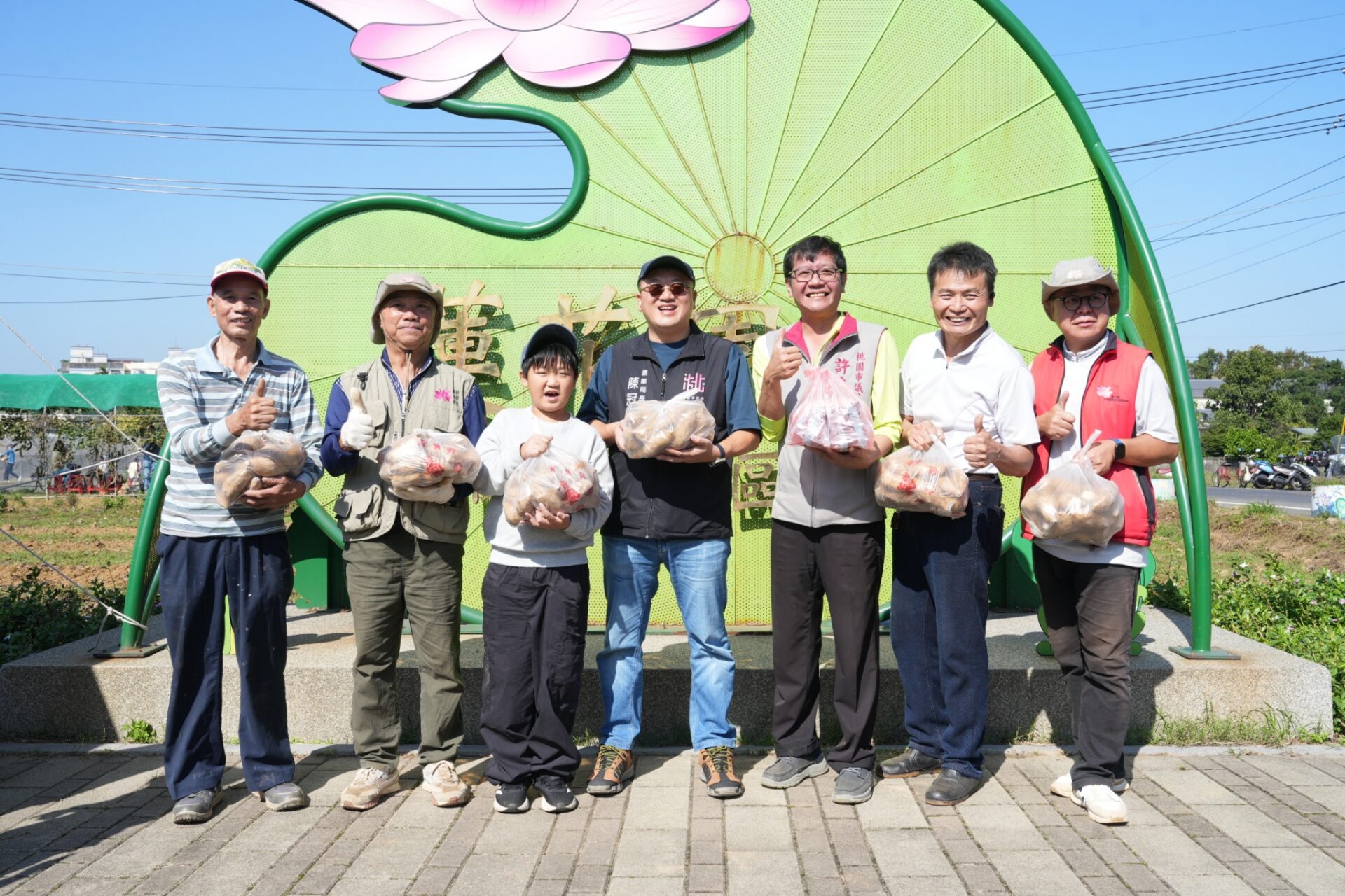 2025觀音農遊魔法村盛大登場 走進土地施展「洛神、蓮藕、焢窯」三大魔法 2025觀音農遊魔法村盛大登場 走進土地施展「洛神、蓮藕、焢窯」三大魔法