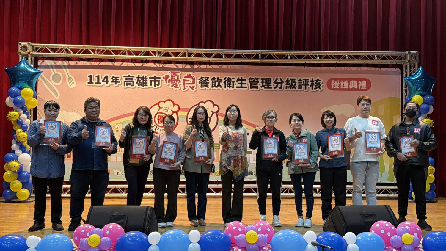 高市衛生局提升餐飲業衛生安全管理  114年評核362家獲頒標章肯定