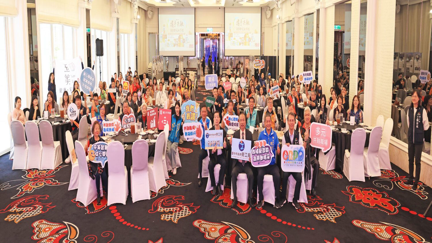 台中市表揚身障績優機關模範勞工  高達153%超額進用率打造平權城市