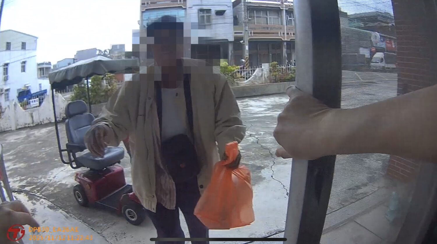 湖內派出所協助長者找回現金 堅守廉政婉拒香菸謝禮 湖內派出所協助長者找回現金 堅守廉政婉拒香菸謝禮